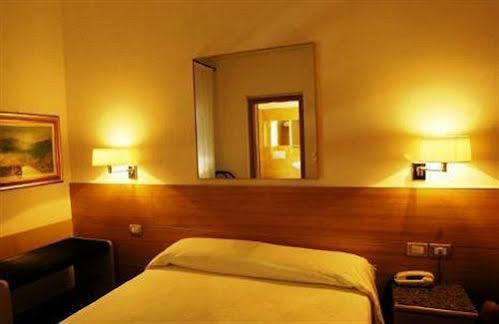 Albergo Al Caminetto Torbole Sul Garda Exterior foto